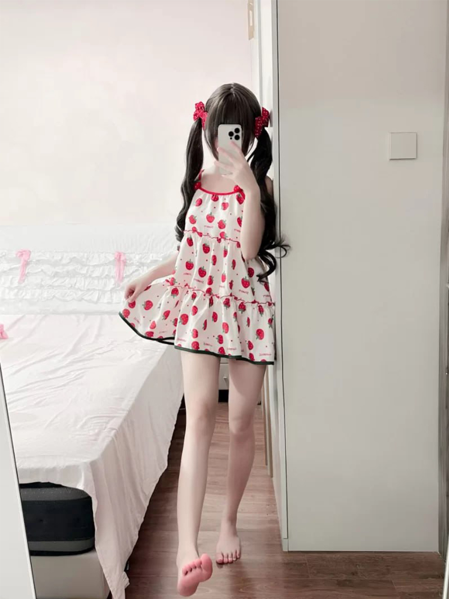 萝莉的粉色小穴在家自慰