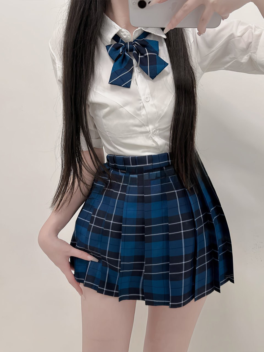 JK身材是真的感觉是又萝莉又御的感觉，对我来说最吸引我的就是这套着黑丝的美腿