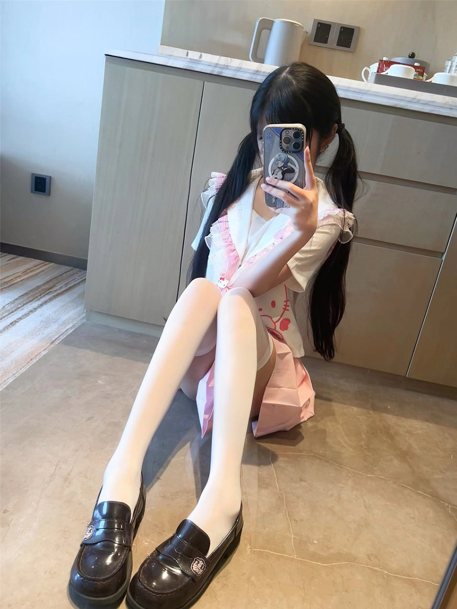 奶瓶酱 七三嫩模 双马尾 萝莉 自慰