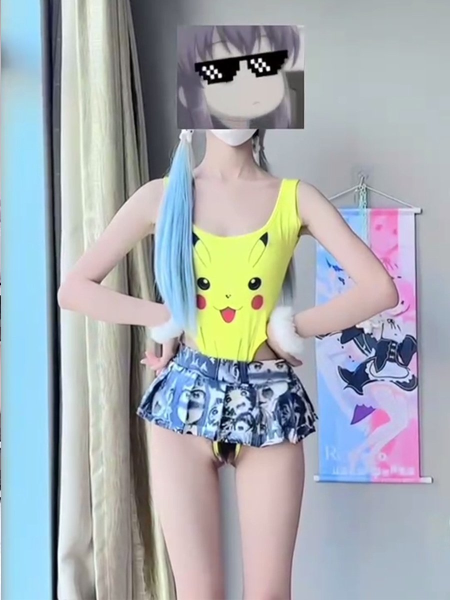 抖音网红软糖糖，二次元风小萝莉，抖音风裸舞，舞骚弄姿